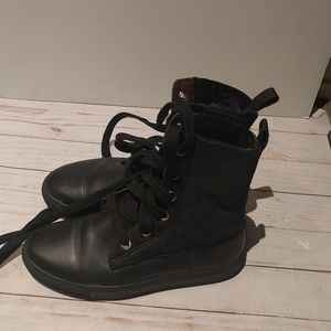 Nice leather shoes by Boemos🌸🍀